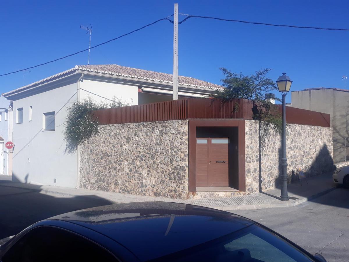 הוילה Montichelvo Casa Del Pueblo מראה חיצוני תמונה
