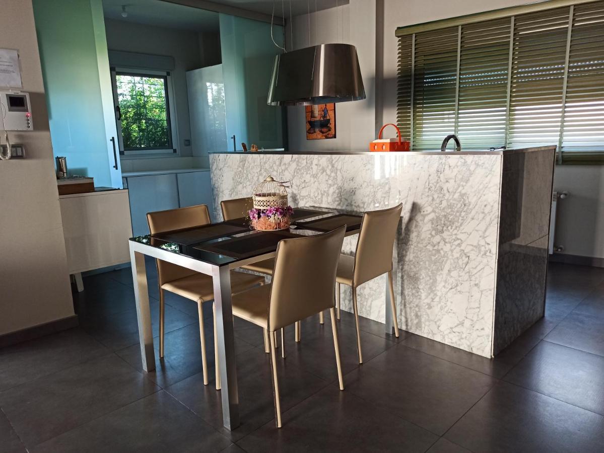 הוילה Montichelvo Casa Del Pueblo מראה חיצוני תמונה