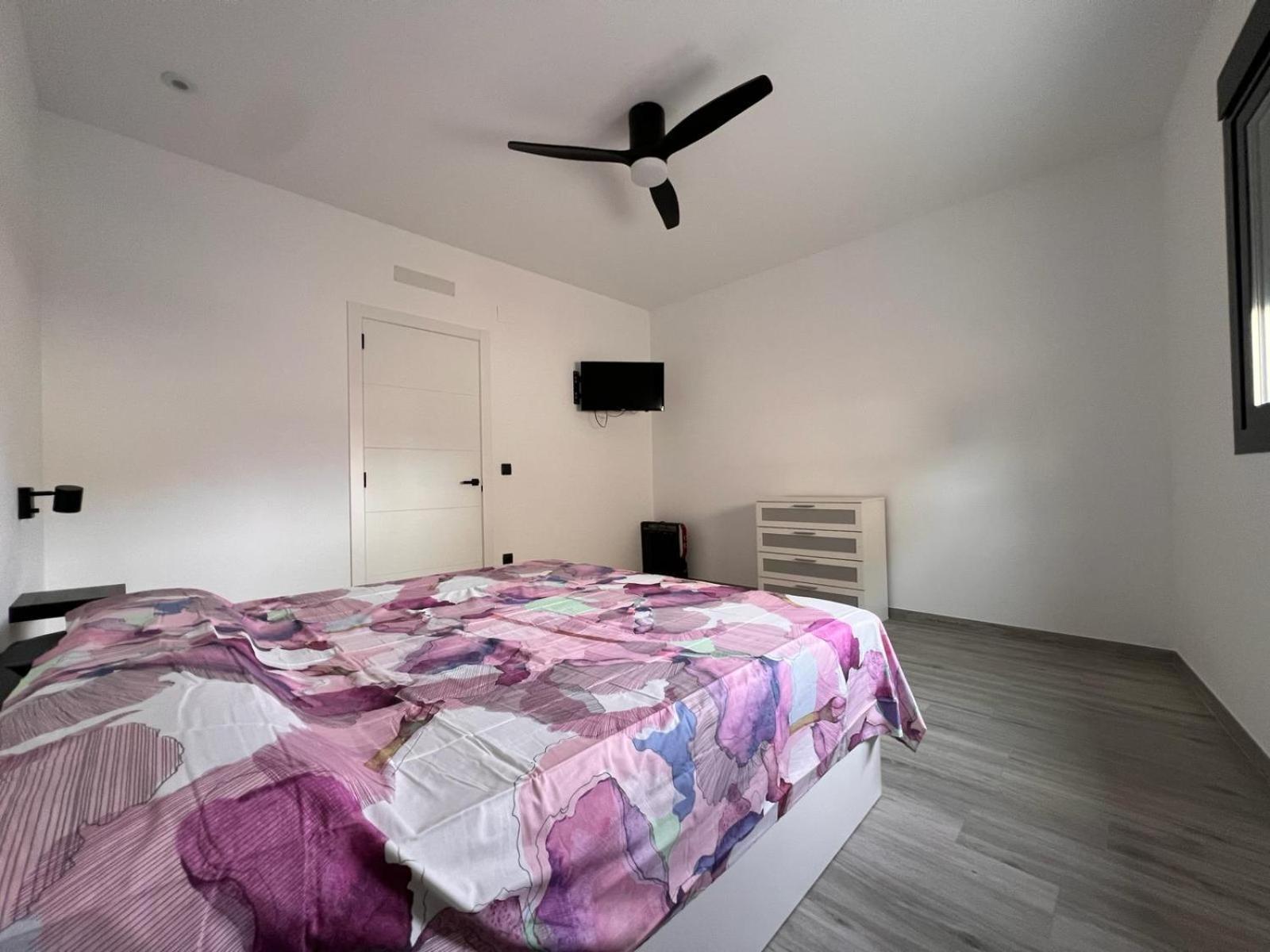 הוילה Montichelvo Casa Del Pueblo מראה חיצוני תמונה