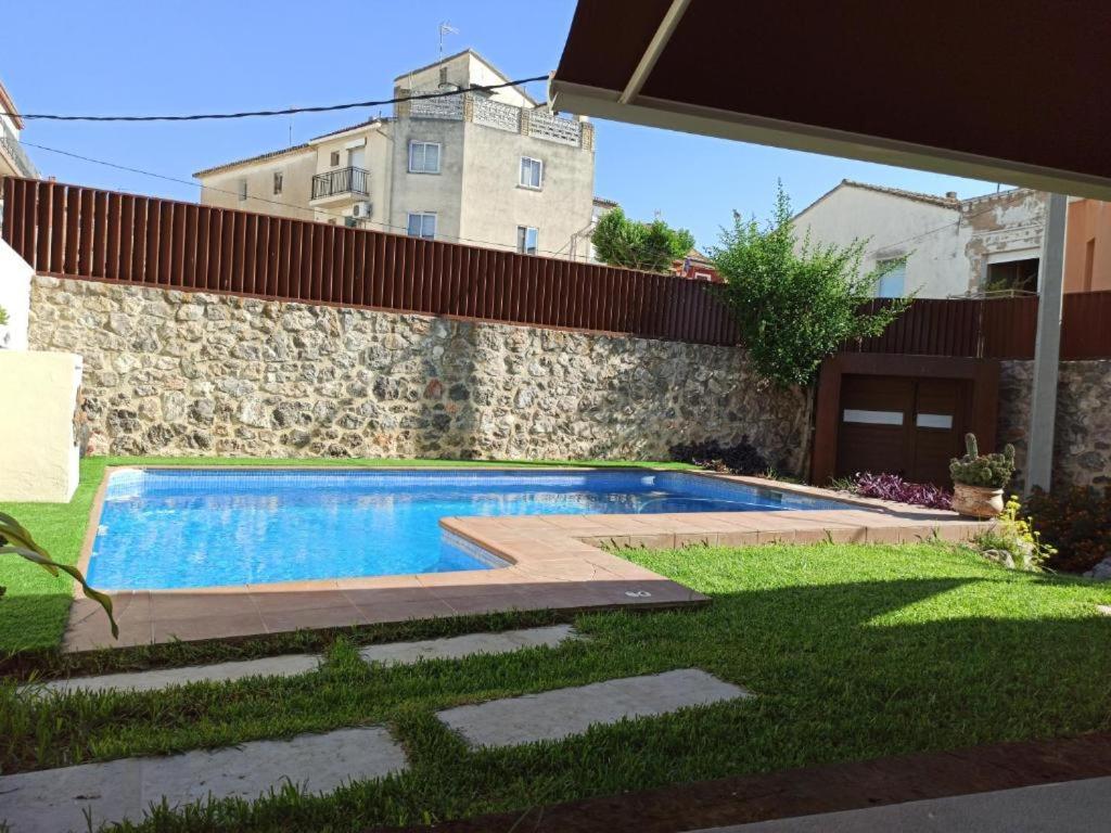 הוילה Montichelvo Casa Del Pueblo מראה חיצוני תמונה